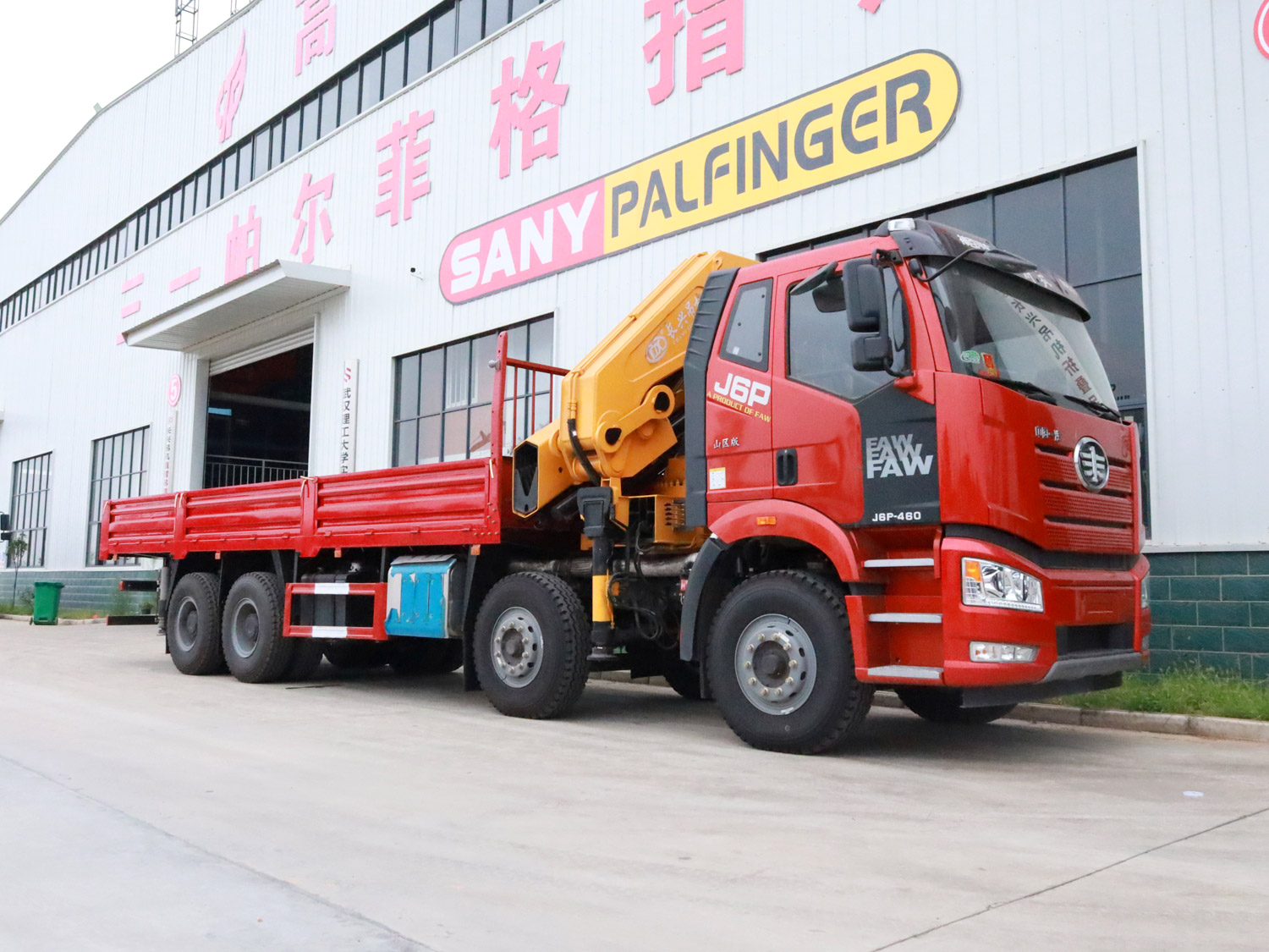 解放J6P前四后八上裝長興30噸折臂式吊機(jī)